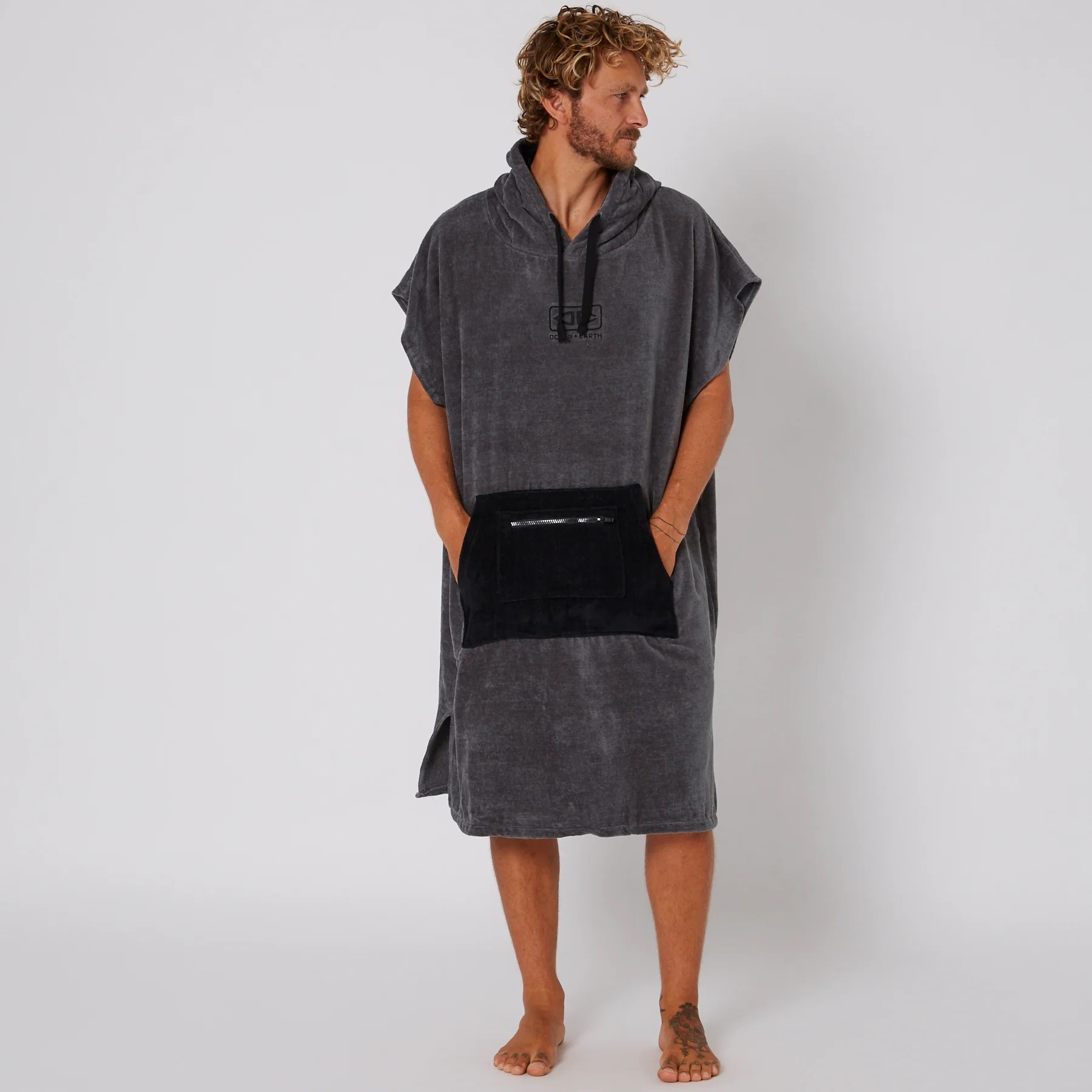 Ocean & Earth Mens DAYBREAK hooded poncho towel Charcoal Colour Way Front View